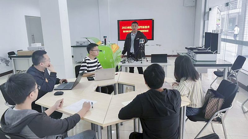 上海职业培训：面授班与网课价格背后的差异解析