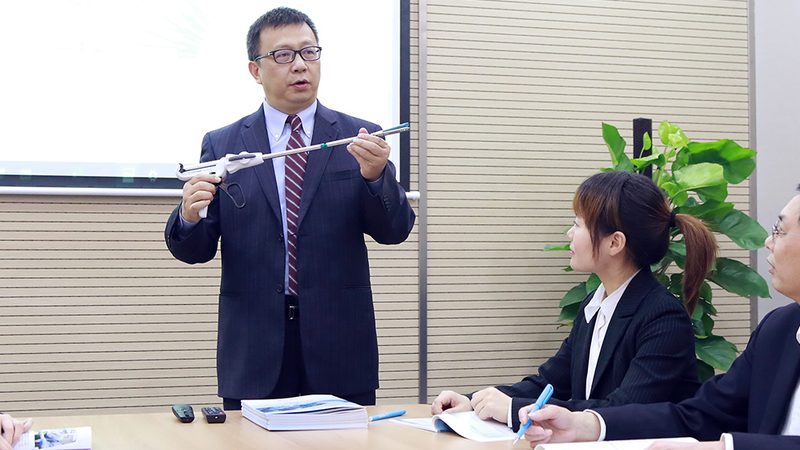 根据相关政策，考生在异地报考时，需满足以下条件：